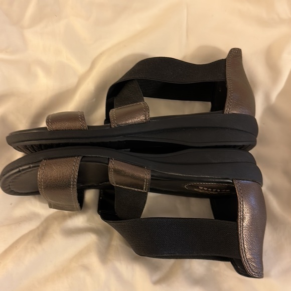 New Bronze Clarks Solana Sandals - Picture 8 of 9